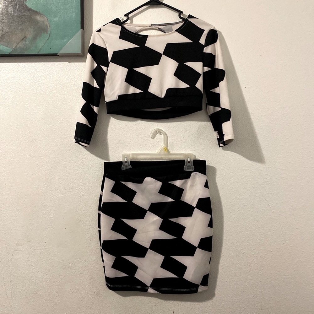 2 piece set black and white pattern